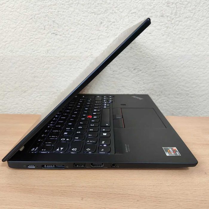 Потужний Lenovo X13 G1 13.3FHD/IPS Ryzen 5 Pro 4650U/8GB/SSD256/Vega6
