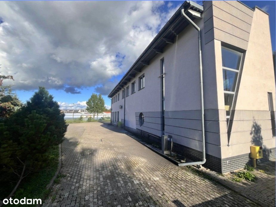 Budynek handlowo-usługowy 900 m2, duży parking, doskonała lokalizacja.