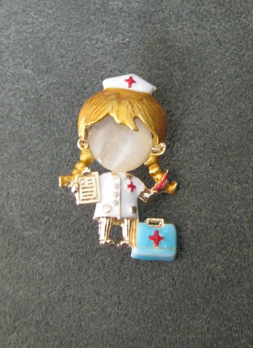 Alfinete / Broche / Pregadeira Enfermeira NOVO
