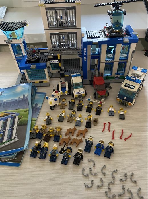 Lego city 60047 поліцейськи відділ + машина з іншого набору та фігурки