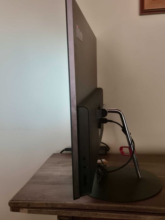 Lenovo Desktop  Thinkcentre X1 All in one Ultra fino com teclado e Rato.