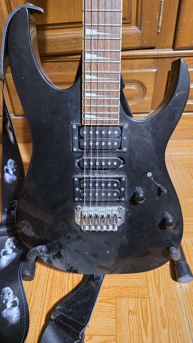 Ibanez GIO GRG170DX Black Night - Versatilidade HSH