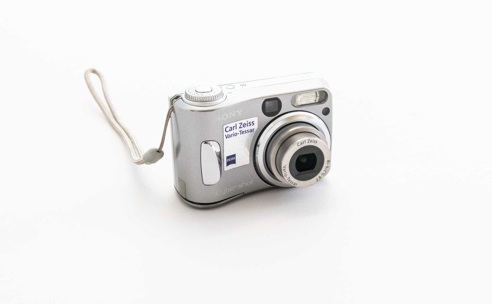 Kieszonkowy aparat cyfrowy SONY Cyber-shot DSC-S60