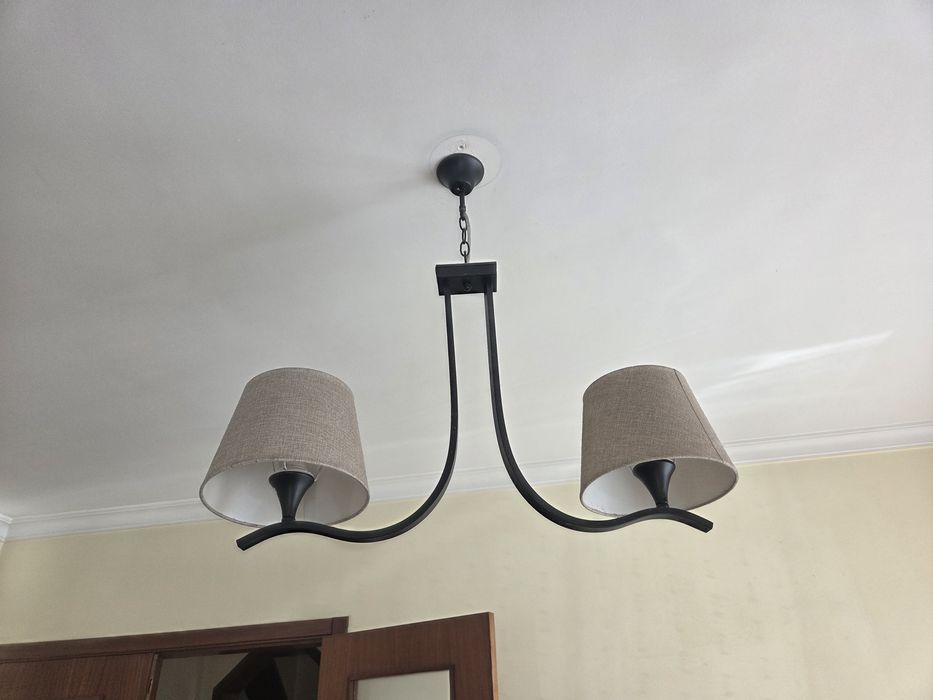 Candeeiro de sala com duas lâmpadas