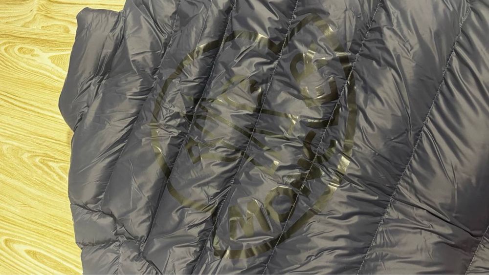 Moncler пуховик  Розмір XL