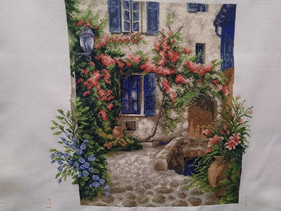Вишита картина хрестиком Французький дворик Вишивка