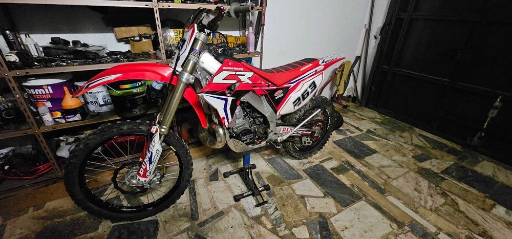 Honda CR250 RC valve