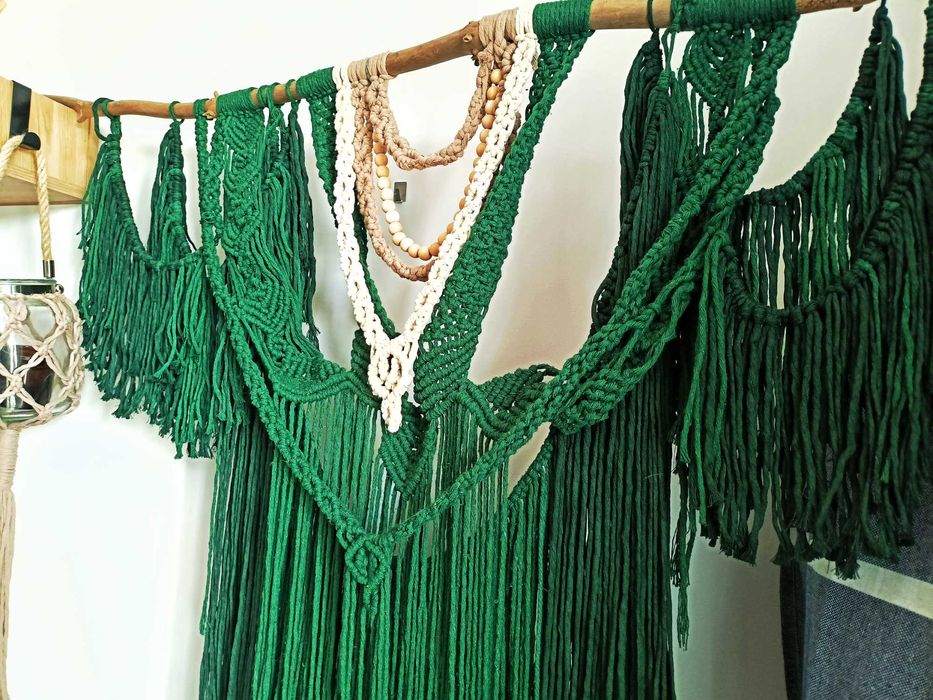Duża ciemnozielona makrama – gobelin boho na ścianę handmade