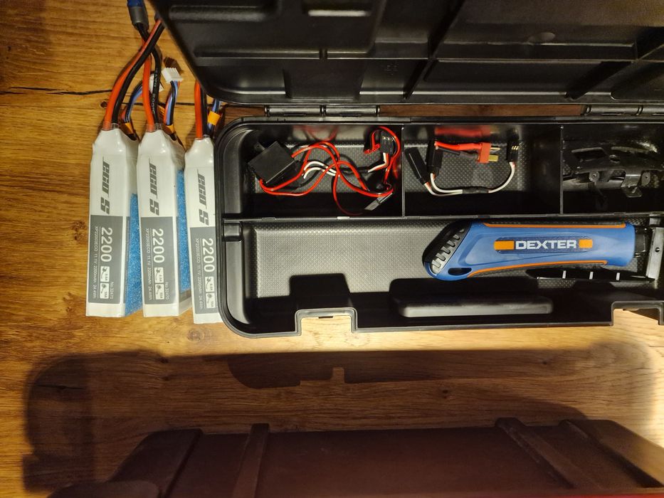 Motoszybowiec RC z radiostacja Futaba