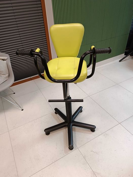 Fotel fryzjerski dziecięcy