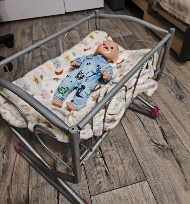 Колиска для ляльки