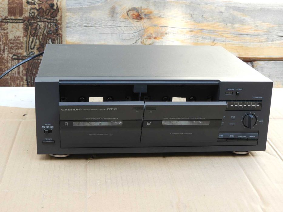 Magnetofon Grundig CCF 101 do naprawy lub na części .