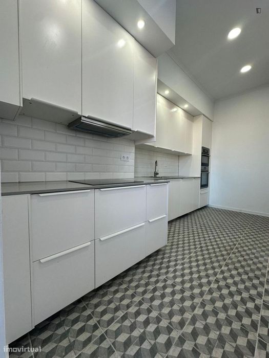 Quarto - localizado em São Sebastião Lisbon