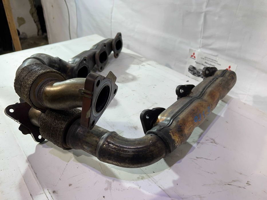 Колектор випускной 3.0 ОМ 642 Mercedes-Benz правий лівий