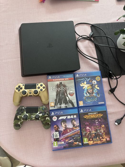 Playstation 4 500 GB + 2 pady graits gry