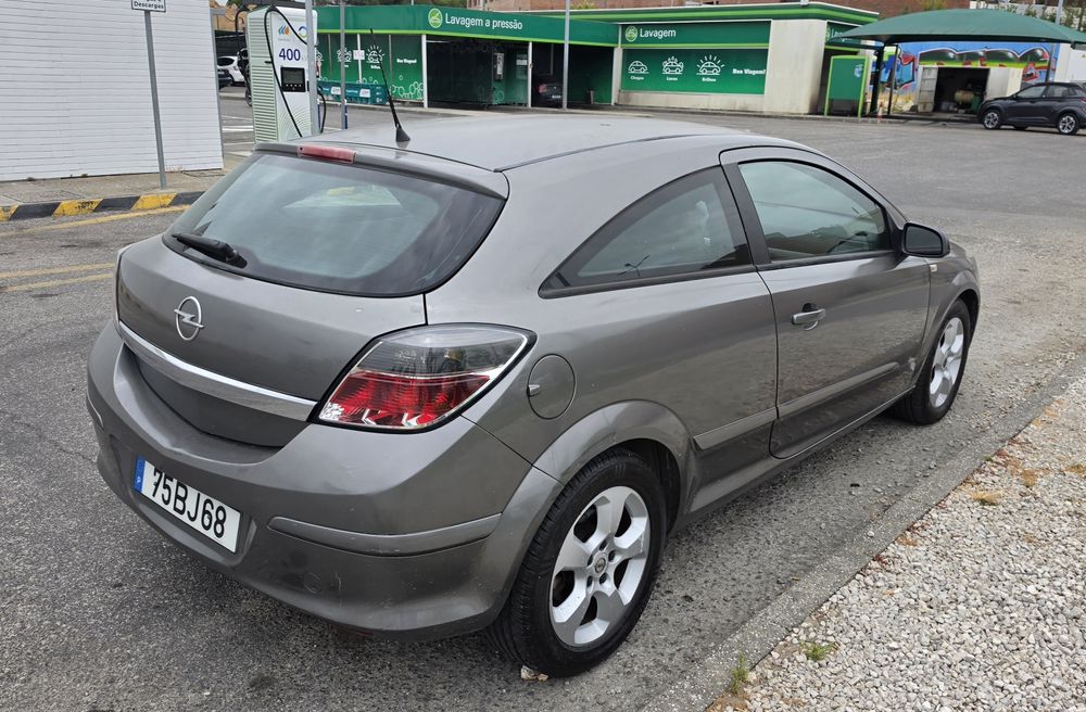 Opel Astra comercial