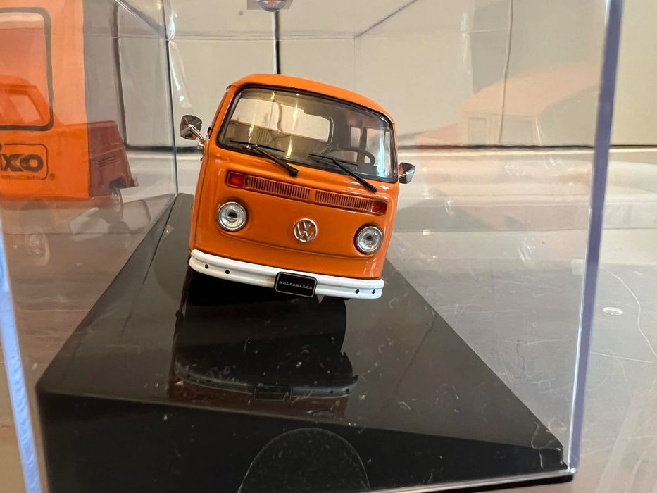 Volkswagen T2B Double Cabin (1:43) IXO