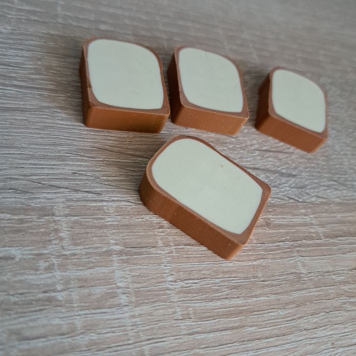 1 opakowanie 4 szt. kreatywnych, uroczych gumek w kształcie tostów