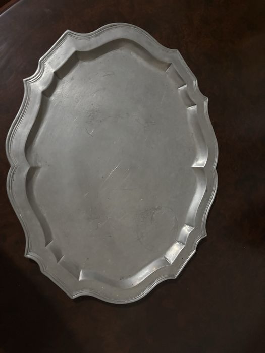 Taça de mesa ou terrina com bandeja