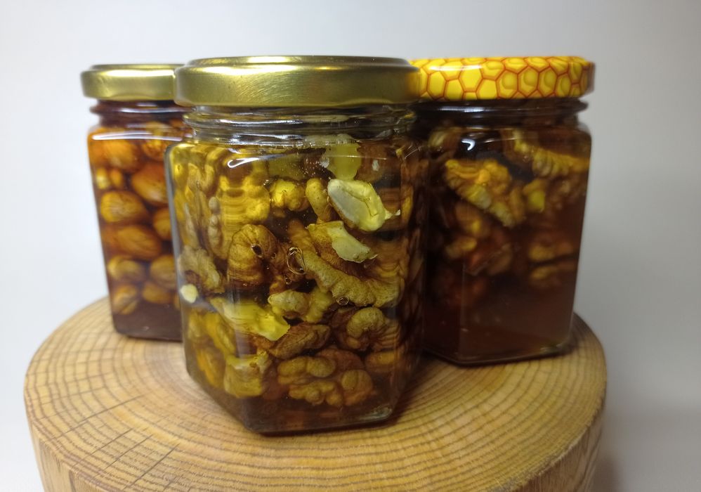 Горішки з запашним медом різнотрав'я