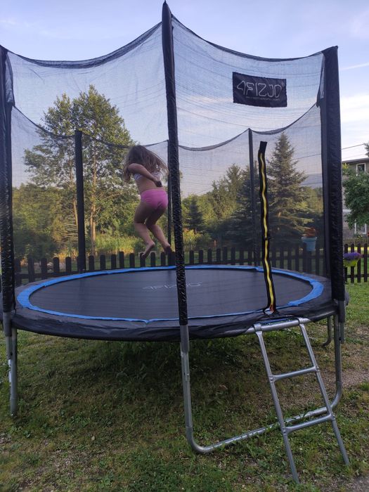 Trampolina dla dziecka
