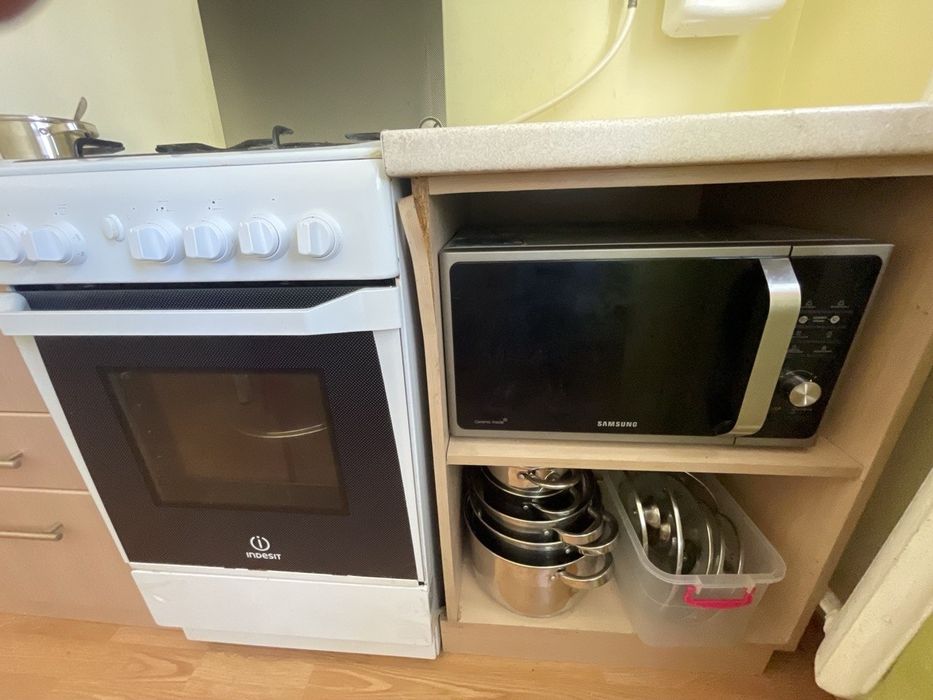 Сдам 3-комн квартиру Газ.Таирова Ак.Королева, 75.
В доме газ ! 
Три раздельные комнаты