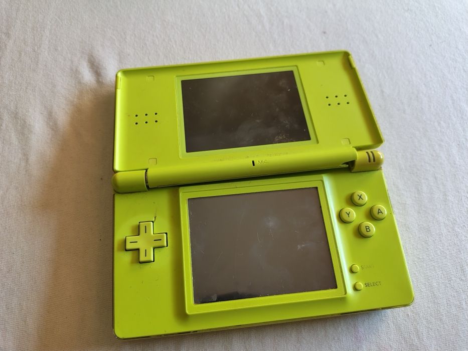 Nintendo DS Lite