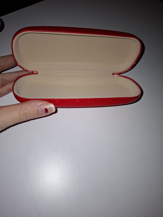 Etui na okulary czerwone