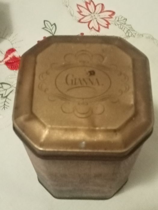 Duas belas latas colecionáveis