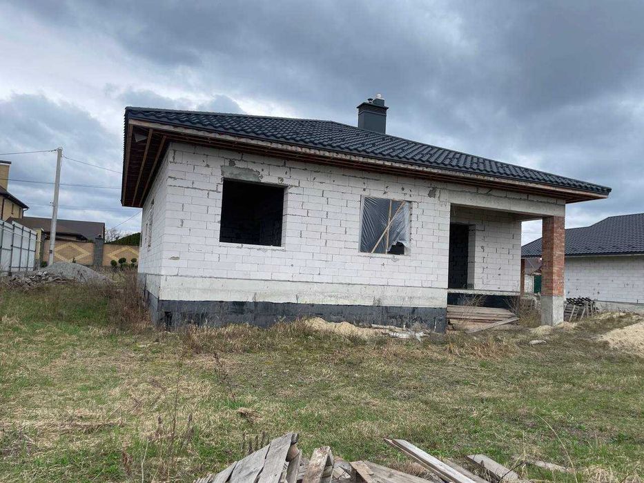 Будинок-недобудова в Станишівці