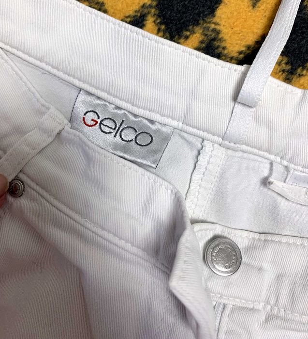 Жіночі укорочені джинси