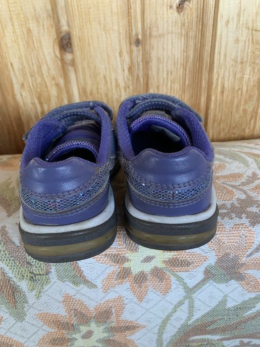 Кросівки на дівчинку clarks