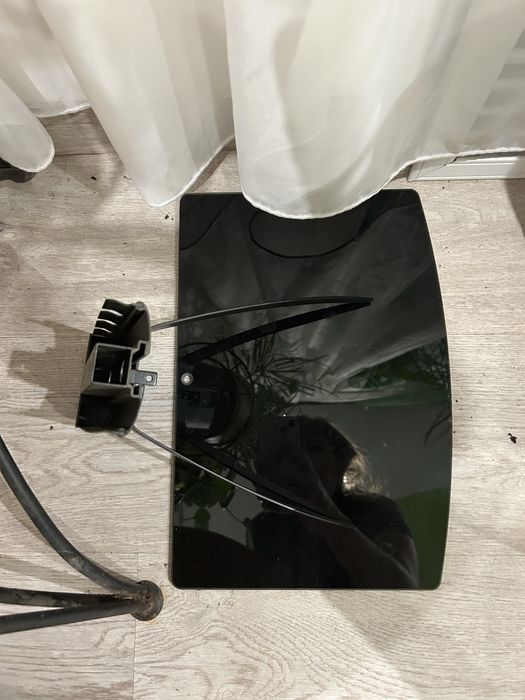 Стеклянная настенная полка