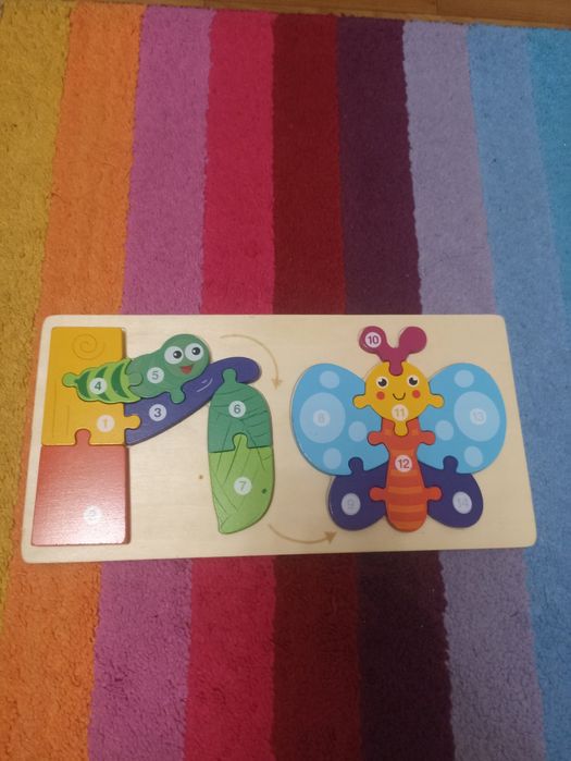 Сортер на дошці метелик і гусениця