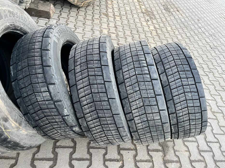 Komplet opon 295/55R22.5 Continental HD3