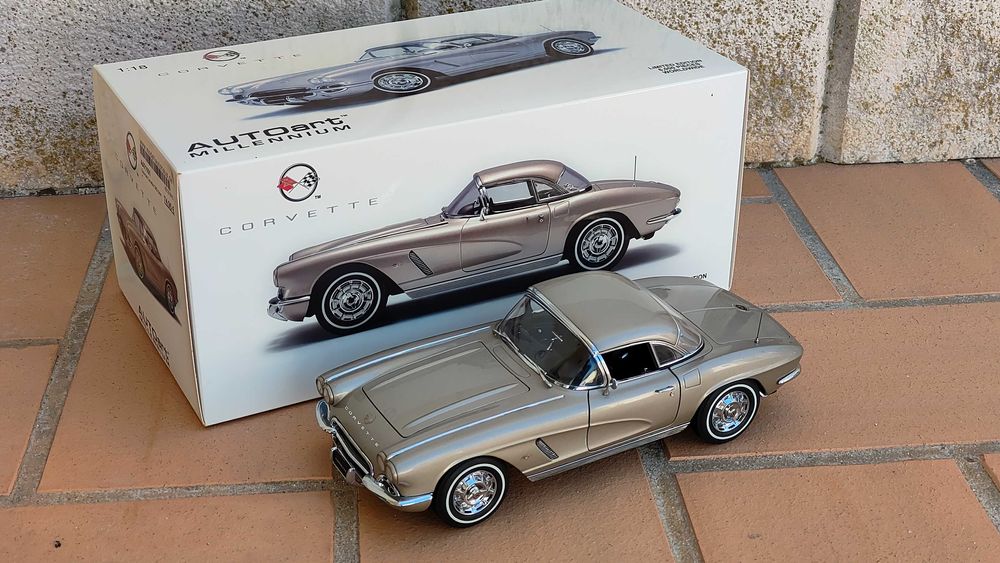 Chevrolet Corvette Spider 1962 AutoArt 1/18