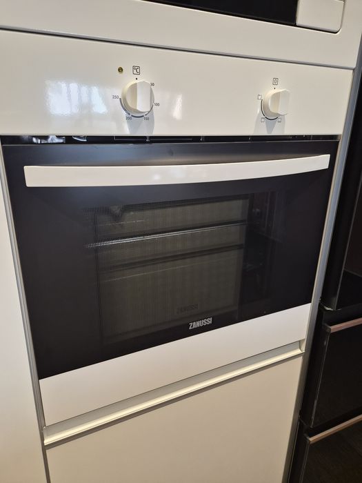 Forno de encastre Zanussi ZOB10401WK Branco