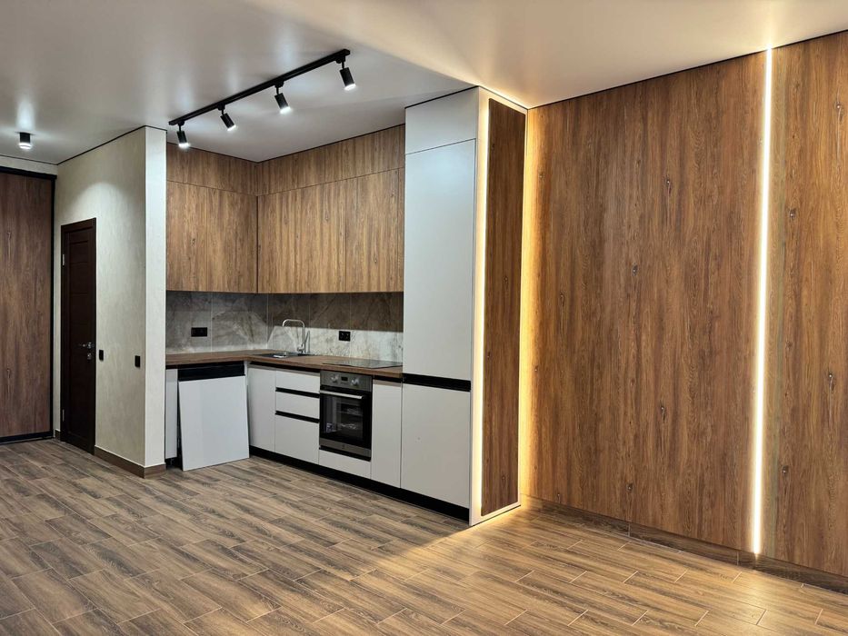 Крайній таун з ремонтом на 3 сотках в Бучі