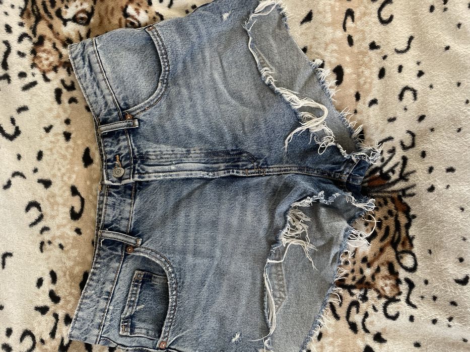 джинсовые шорты  бренду zara
