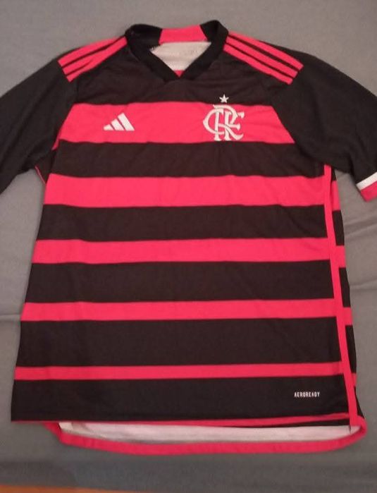 Camisolas de time 10€ cada/botas 45€