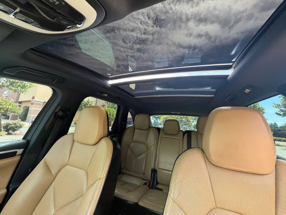Porsche Cayenne Hybrid      2016