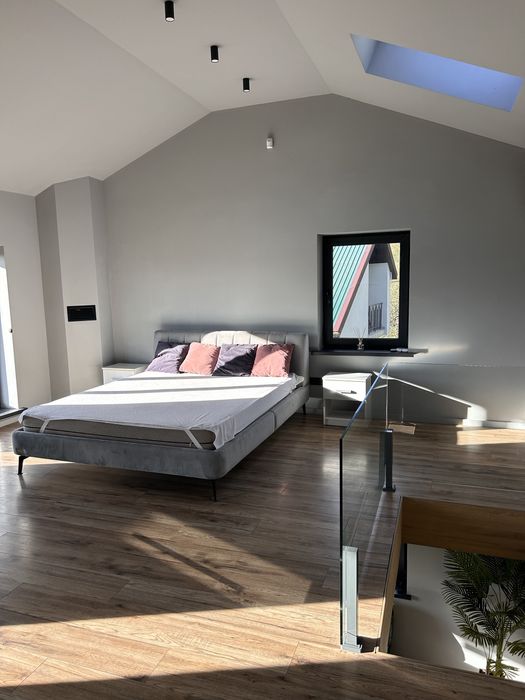 Будинок з ремонтом і меблями