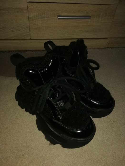 Віддам даром зимові кросівки, чобітки 36р.!