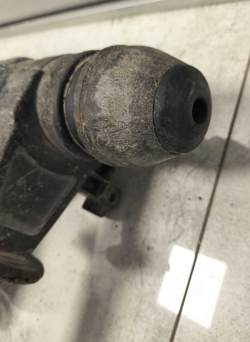 Młot udarowy  Makita HR3000C