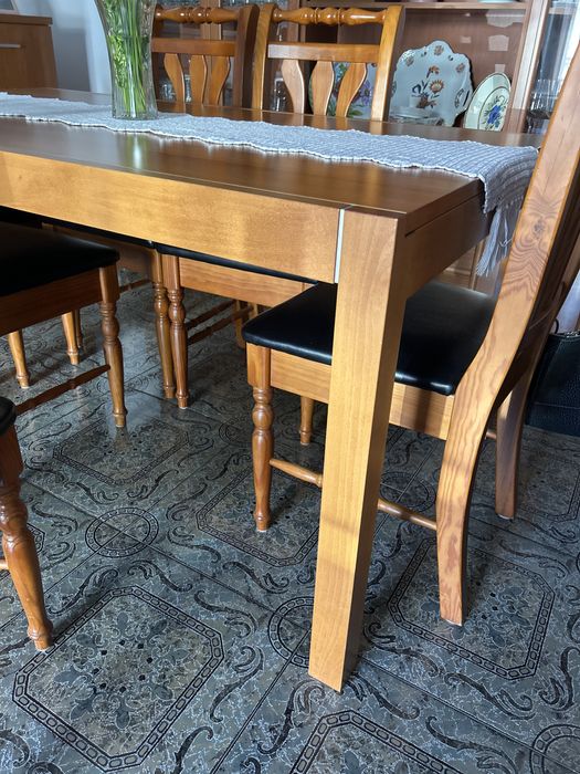 Mesa com 6 cadeiras