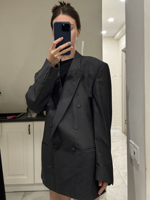 Піджак оверсайз з чоловічого плеча