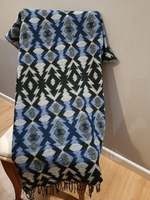 Szal, koc z frędzlami H &M 82 x 206 cm granat czarny