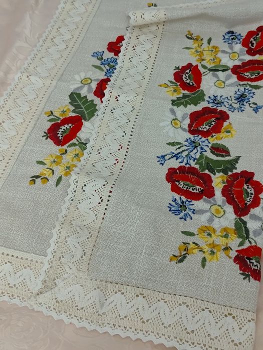 Serweta,obrus mieszanka lnu len piękny haft koronka rozmiar  92 X 92 cm