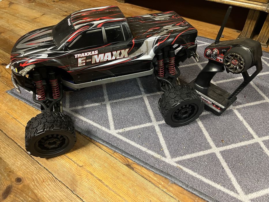 Traxxas e-maxx 1:8 auto sterowane komplet czestochowa