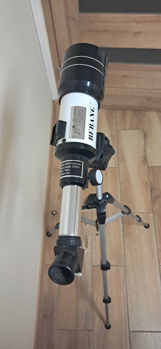 Teleskop astronomiczny F30070
